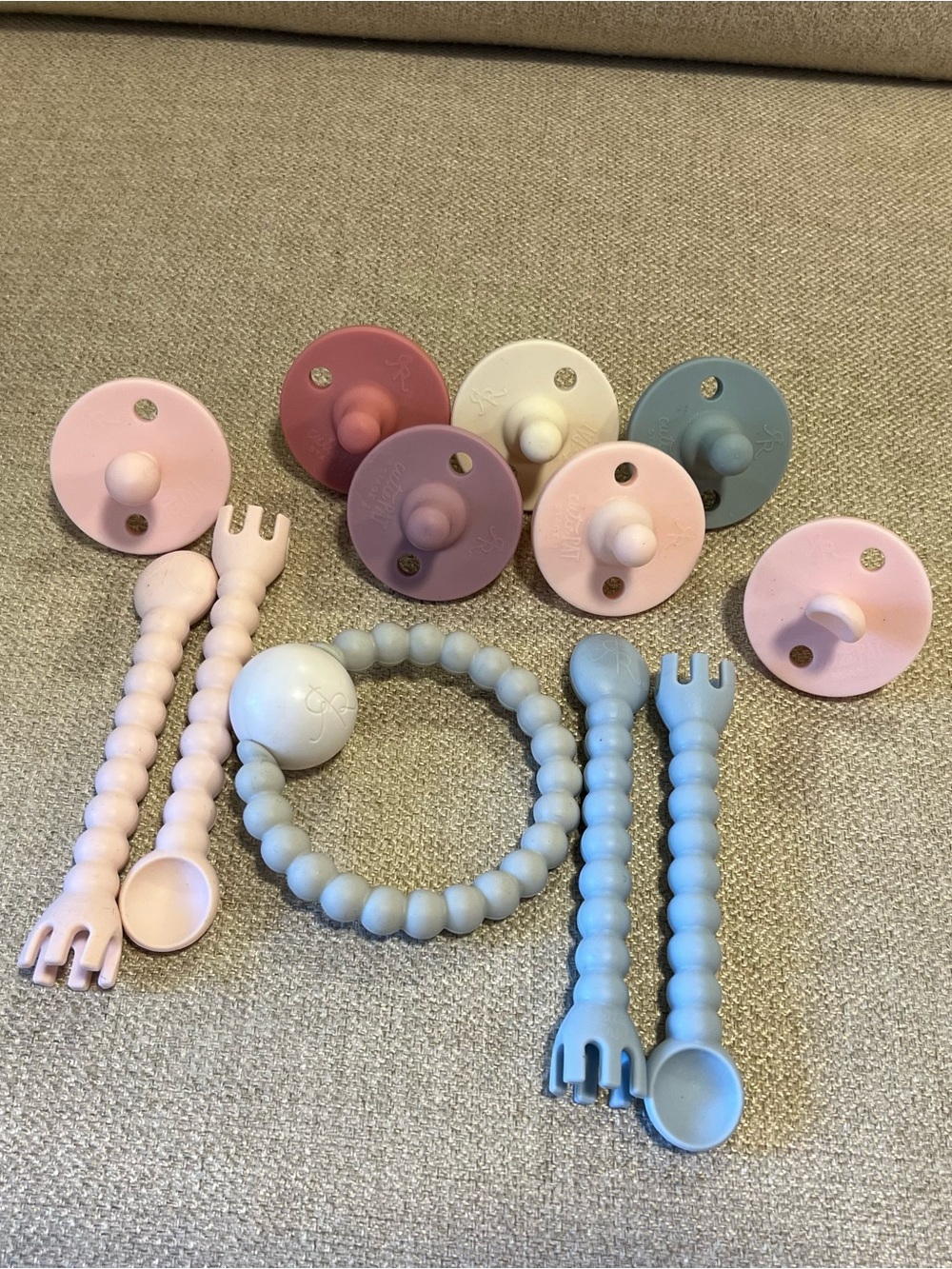 Ryan & Rose Cutie Collection Bundle – 7 Pacifiers, 2 Cutie Tensils & Rattle - Picture 2 of 3
